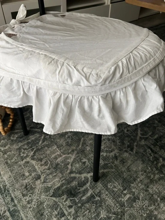 White Ruffled Tie-Back Chair Cover’s - Picture 3 of 3